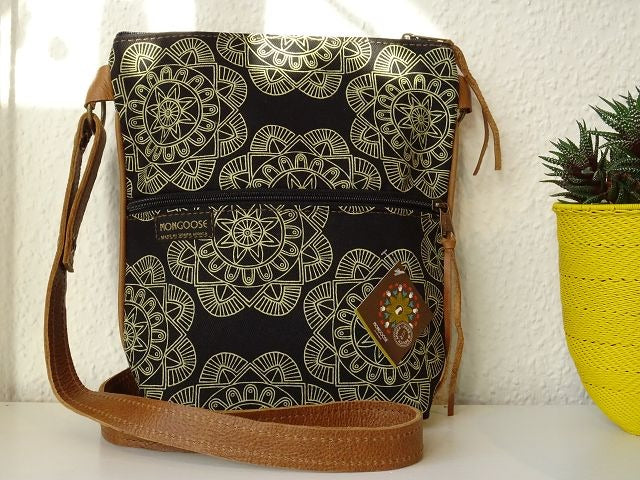 Unterkategorie: Pouch Bags / Umhängetaschen
