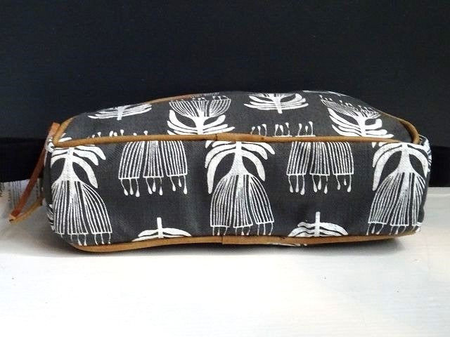 Mongoose Misi Bag handcrafted "Pincushion Cream/Charcoal"