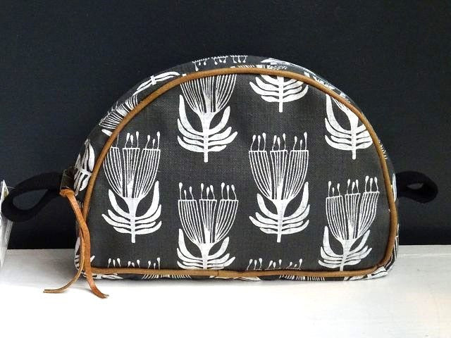Mongoose Misi Bag handcrafted "Pincushion Cream/Charcoal"
