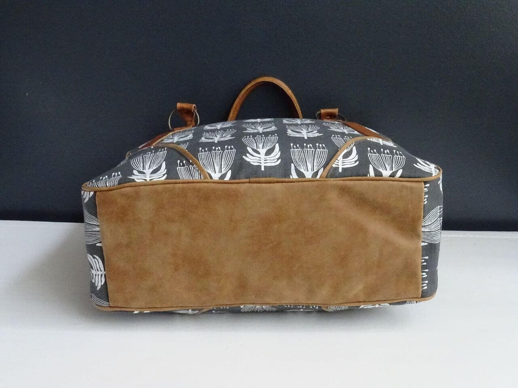 Mongoose Day Bag "Pincushion Cream/Charcoal"
