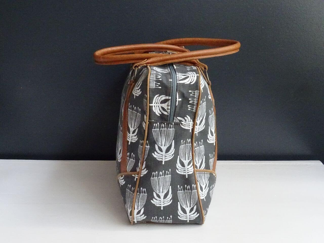 Mongoose Day Bag "Pincushion Cream/Charcoal"