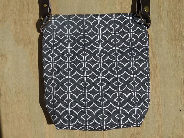 Mongoose Pouch Bag Umhängetasche "Mudcloth Cream/Charcoal"