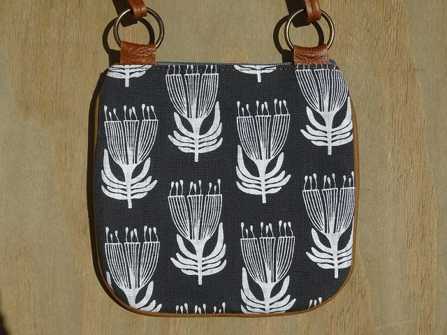 Mongoose Kiki Bag Umhängetasche "Pincushion Cream/Charcoal"