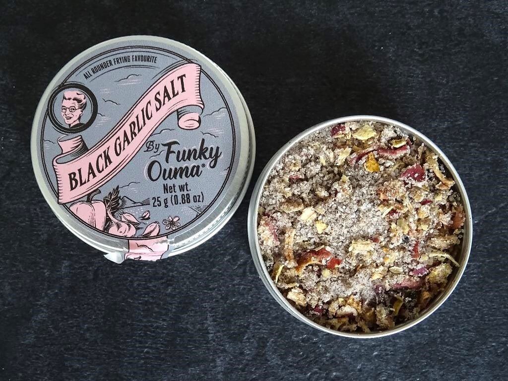 Funky Ouma Black Garlic Salt 90 g Travel Tin