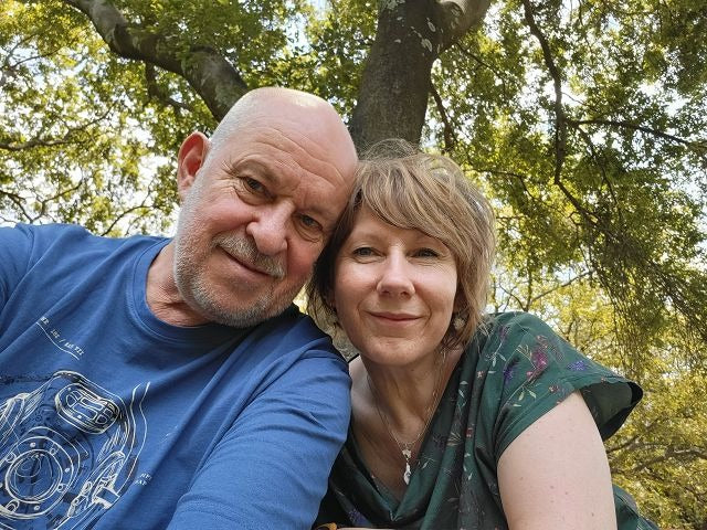 Simone, die Inhaberin von Indlu und ihr Mann Gerald zusammen in Johannesburg im Walter Sisulu Botanical Garden
