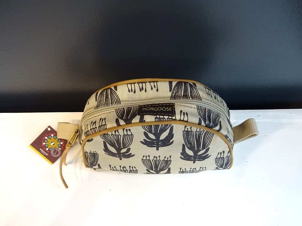Mongoose Misi Bag handcrafted "Pincushion Charocal/Natural"