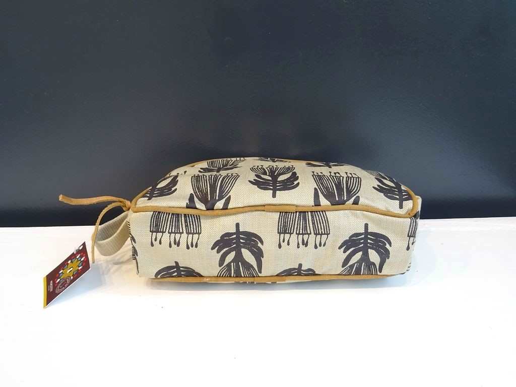 Mongoose Misi Bag handcrafted "Pincushion Charocal/Natural"