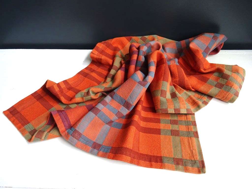 MUNGO Fido Dog Blanket Ginger eine Hundedecke aus Südafrika gewebt aus reiner Baumwolle im karierten Design aus verschiedenen bunten kräftigen Farben wie Rostrot, Kupfer, Orange, Blau, Grün, Lila