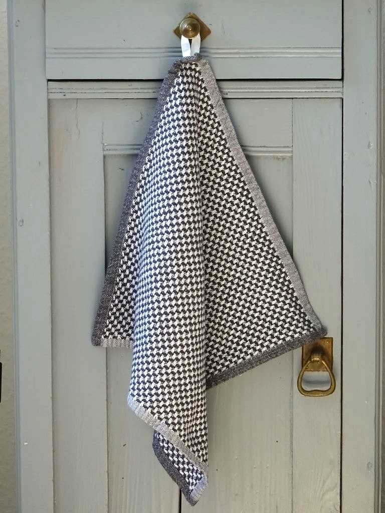 MUNGO Facecloth Grey ein kleiner Waschlappen in Weiß rau gewebt aus südafrikanischer Baumwolle 