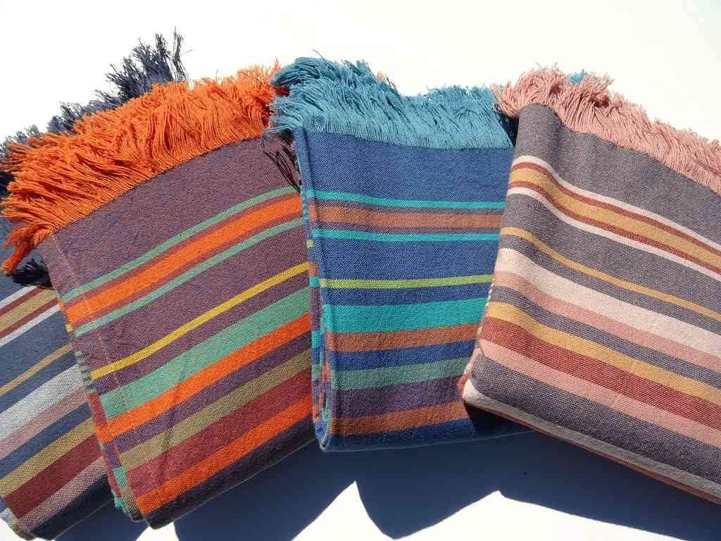 Mungo South Kikois Cotton südafrikanische Baumwolltücher mit bunten Streifen gewebt in Plettenberg Bay Designed Woven and Made in South Africa zu kaufen bei Indlu in Lübeck und im Onlineshop für Deutschland Europa
