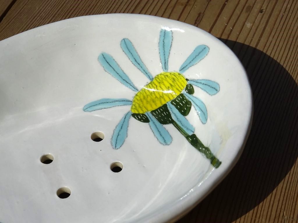 Gemma Orkin Keramik Seifenschale weiß "Blue Daisy"